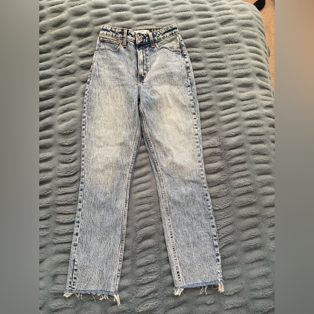 Abercrombie & Fitch Light Blue The mom high rise curve love jeans, 23, 000r